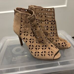 Michael Kors Tan 4 inch Heels; Size 9